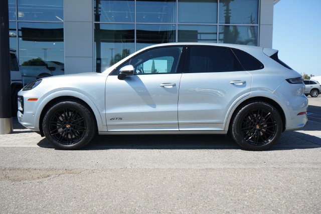 Used 2026 Porsche Cayenne GTS AWD/4WD image 5