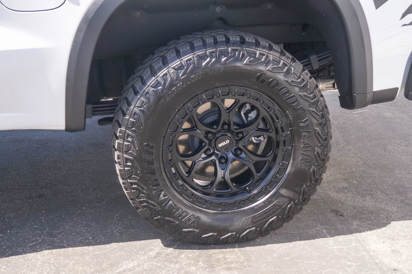 Used 2025 Chevrolet Silverado 1500 ZR2 w/ Technology Package AWD/4WD image 6