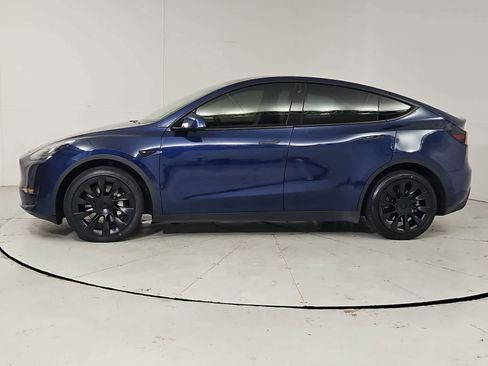 Used 2022 Tesla Model Y Long Range image 3