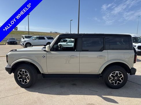 Used 2025 Ford Bronco Outer Banks image 3