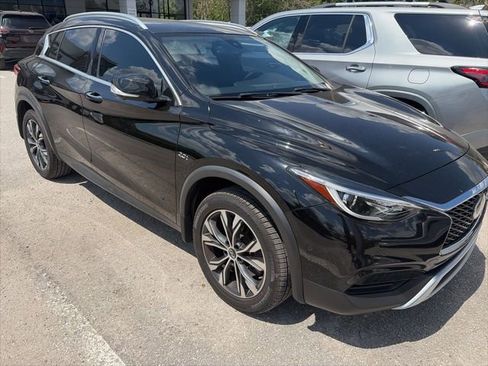 Used 2019 INFINITI QX30 Premium w/ Navigation Package image 1