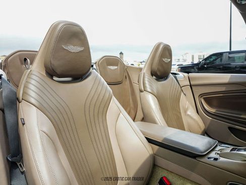 Used 2019 Aston Martin DB11 Volante image 42