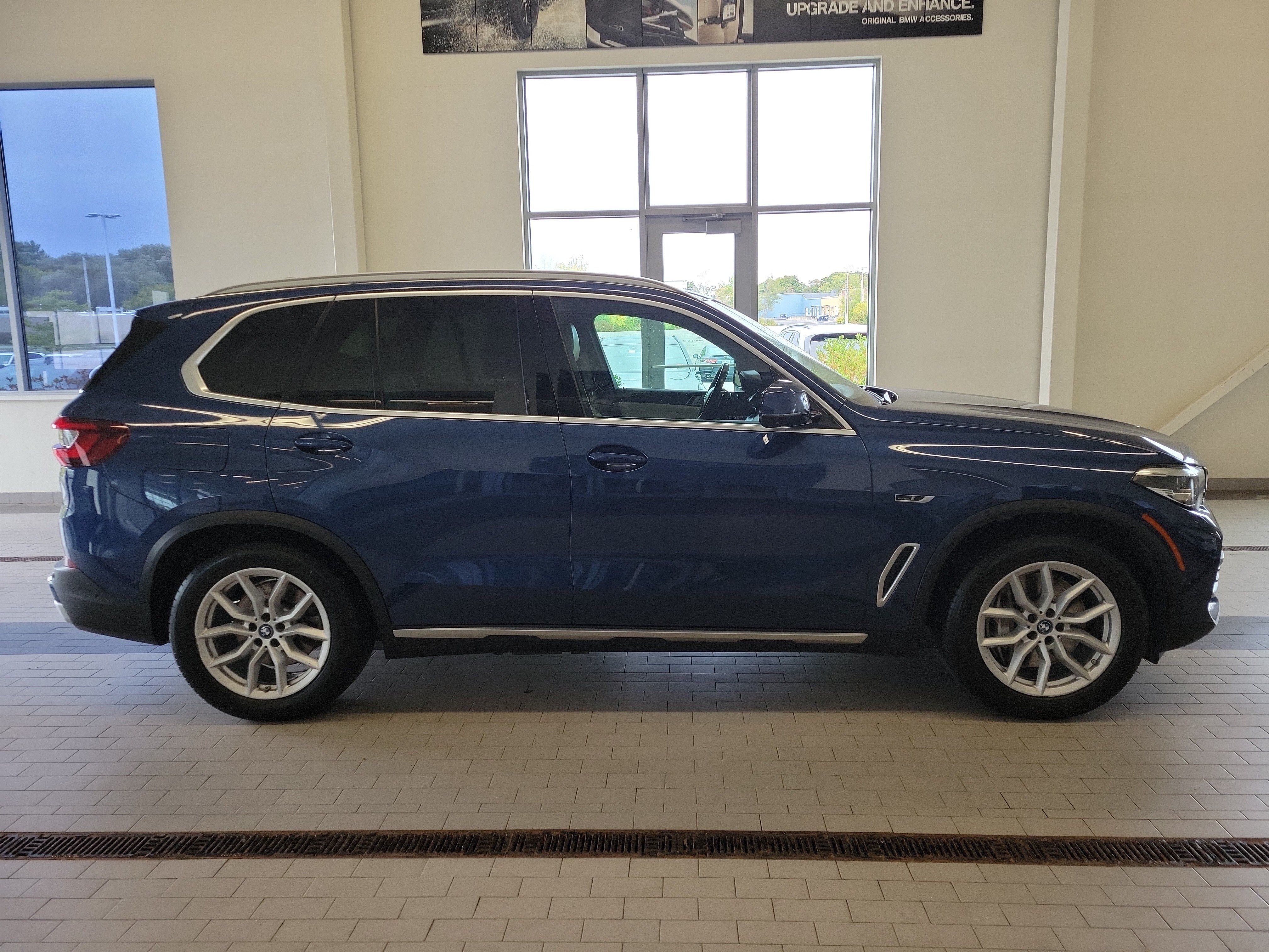 Used 2022 BMW X5 xDrive45e w/ Luxury Seating Package AWD/4WD image 4
