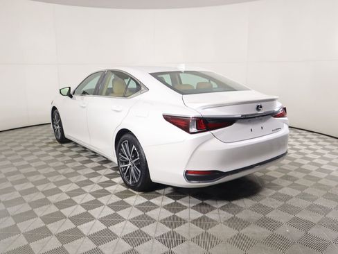 Certified 2025 Lexus ES 300h w/ Premium Package image 7