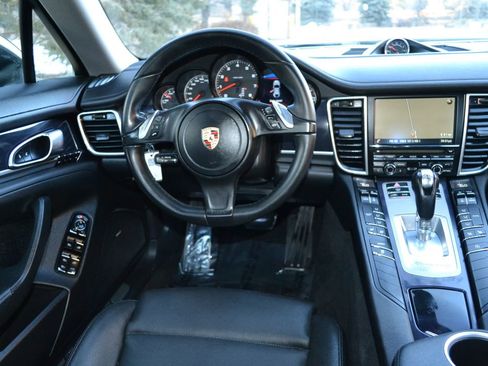 Used 2014 Porsche Panamera 4 w/ Premium Package image 27