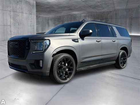 Used 2021 GMC Yukon XL SLT image 2