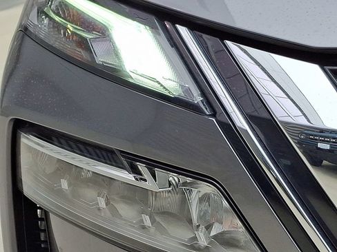Used 2023 Nissan Rogue SV AWD/4WD image 12