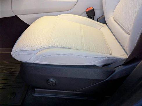 Certified 2026 Mercedes-Benz GLC 300 image 4