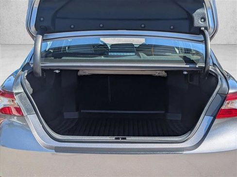 Used 2018 Toyota Camry SE FWD image 6
