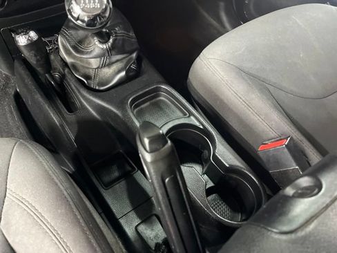 Used 2016 Jeep Wrangler Sport w/ Connectivity Group AWD/4WD image 43