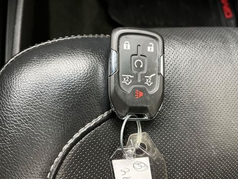 Used 2018 GMC Yukon XL SLT w/ Open Road Package AWD/4WD image 33