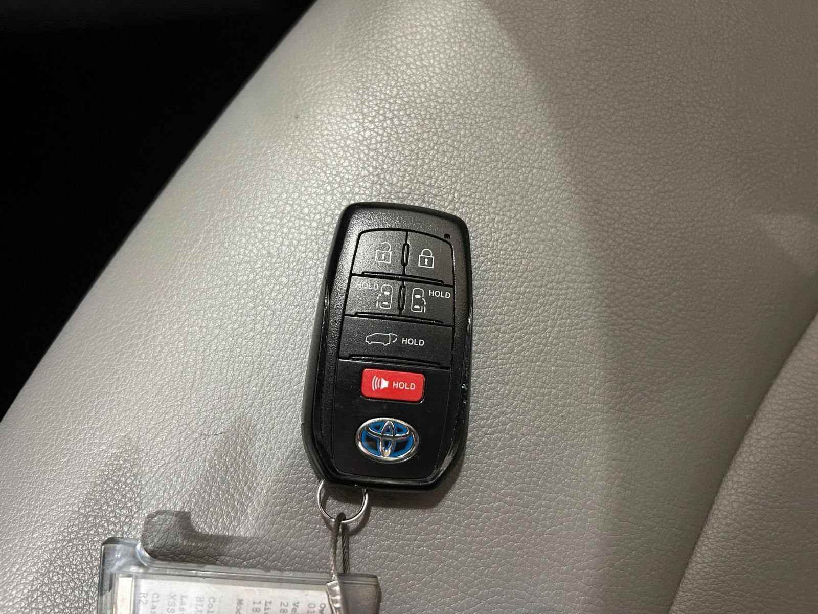 Used 2025 Toyota Sienna XLE FWD image 20