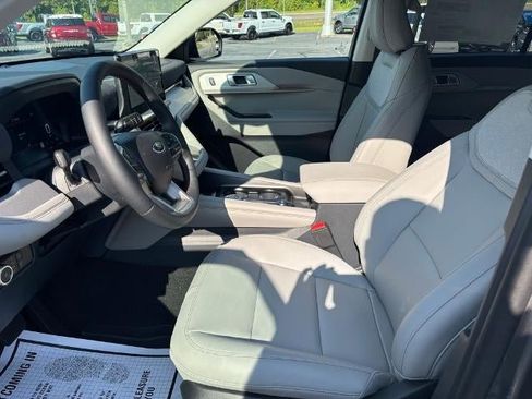 New 2025 Ford Explorer Active w/ Active Comfort Package image 18
