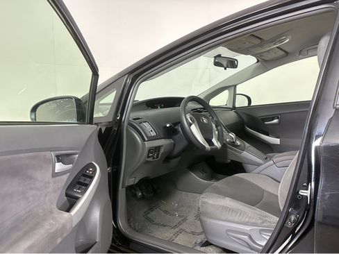 Used 2011 Toyota Prius Two image 2