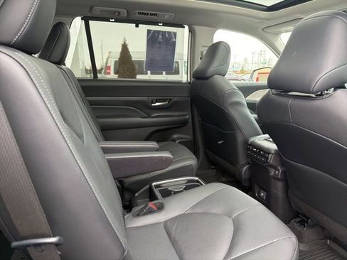 Used 2024 Toyota Grand Highlander Limited image 40