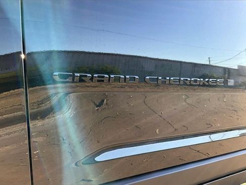 New 2025 Jeep Grand Cherokee L Altitude image 18