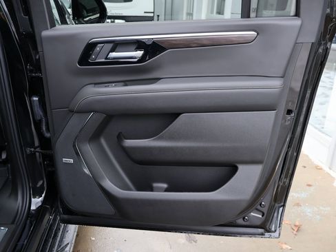 New 2025 Chevrolet Suburban Premier w/ Sun And Tow Package image 40