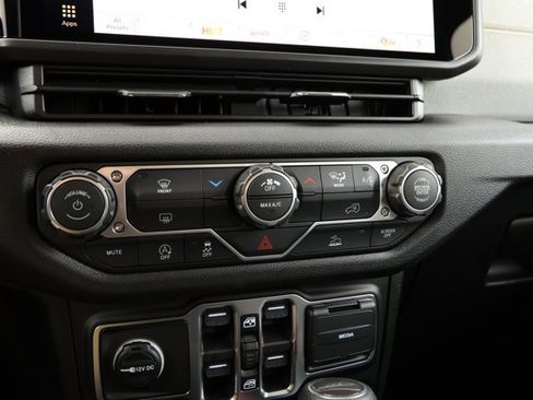 New 2026 Jeep Gladiator Sport image 18