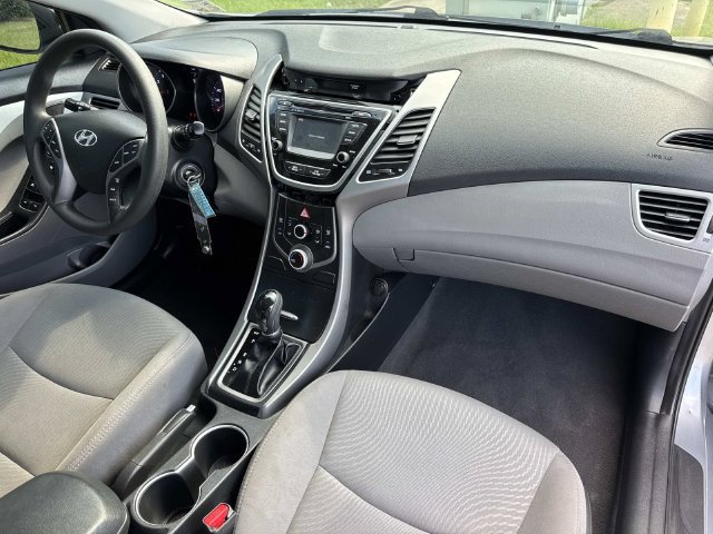 Used 2015 Hyundai Elantra SE w/ Option Group 02 FWD image 12