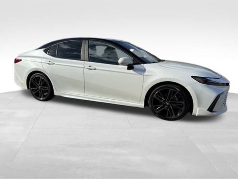 Used 2025 Toyota Camry XSE image 3
