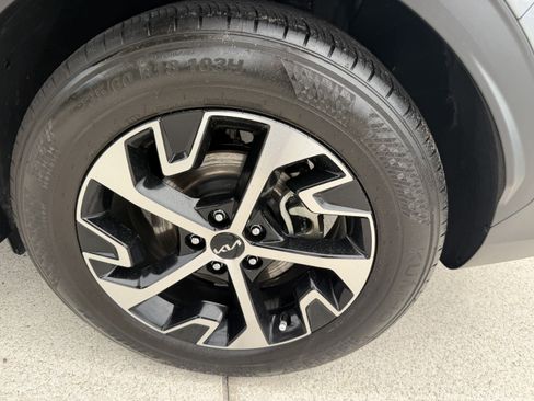 Used 2025 Kia Sportage EX FWD image 32