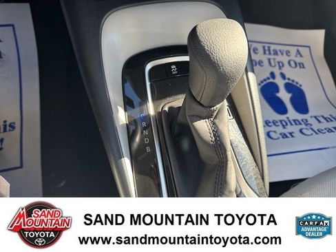 Used 2022 Toyota Corolla L image 19