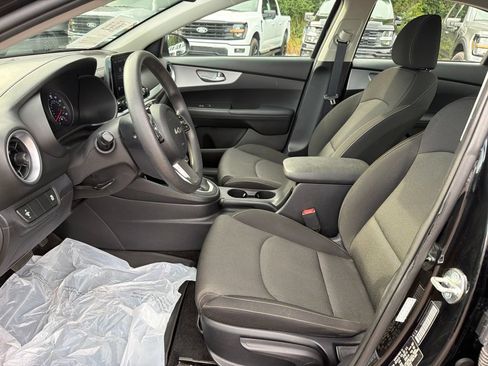 Used 2024 Kia Forte LXS FWD image 11