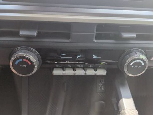 Used 2025 Toyota Tacoma SR5 AWD/4WD image 26
