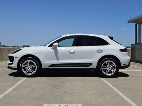 Certified 2026 Porsche Macan AWD/4WD image 2