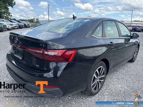 Used 2025 Volkswagen Jetta SE w/ Sunroof Package FWD image 5