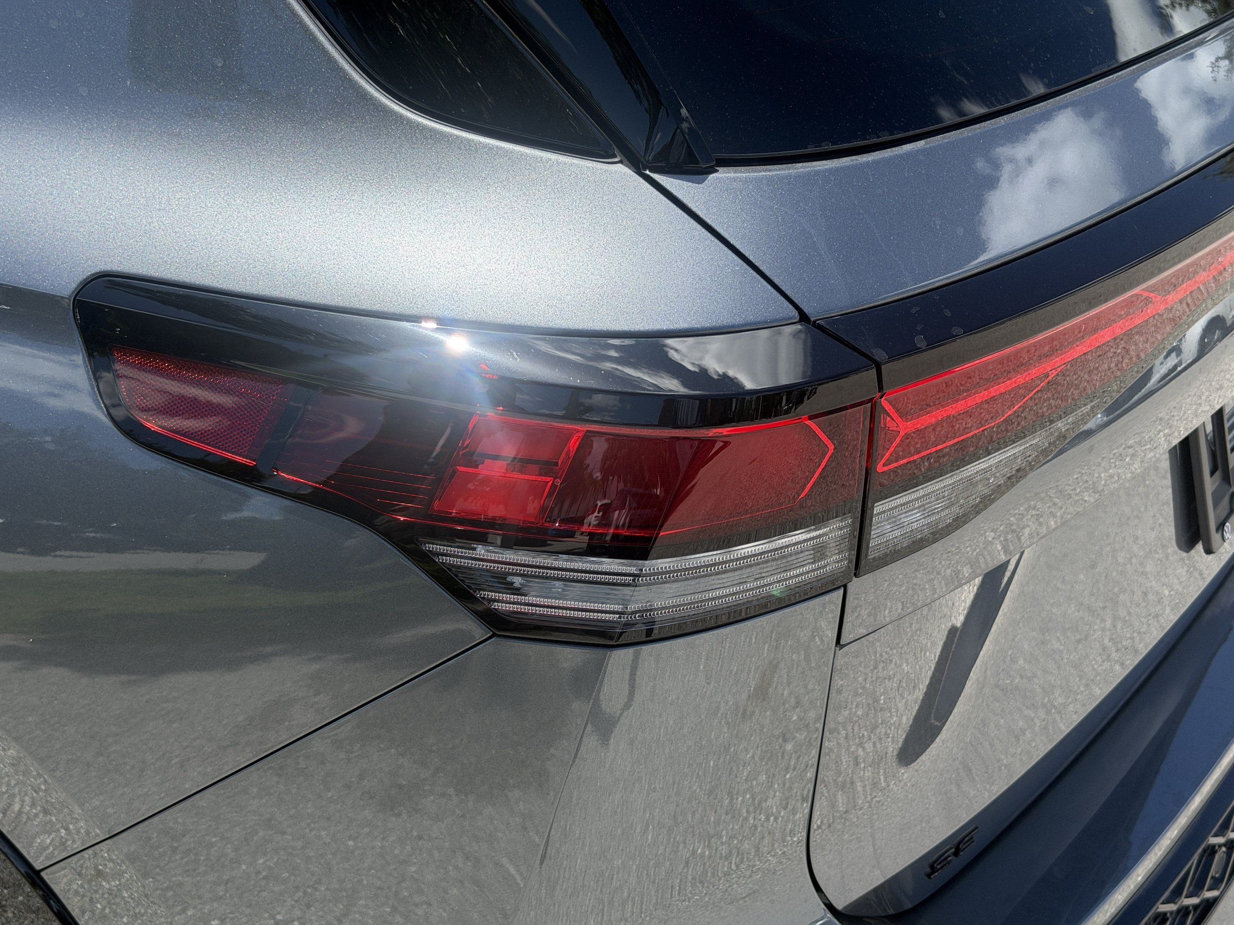 New 2026 Volkswagen Tiguan SE R-Line FWD image 10