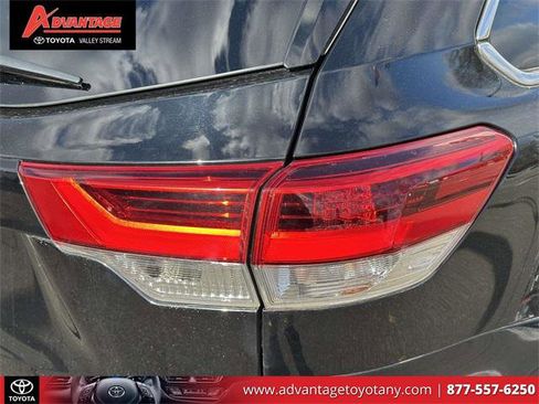 Certified 2019 Toyota Highlander Plus image 14