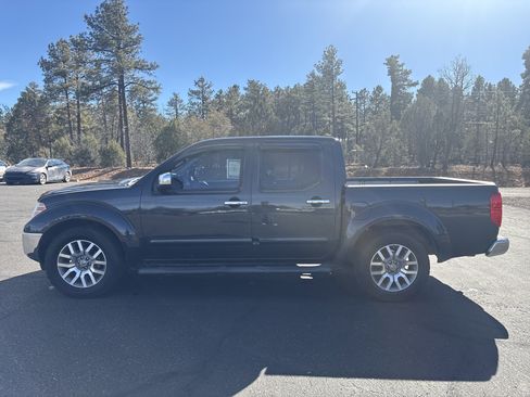 Used 2013 Nissan Frontier SL w/ Moonroof Pkg image 8