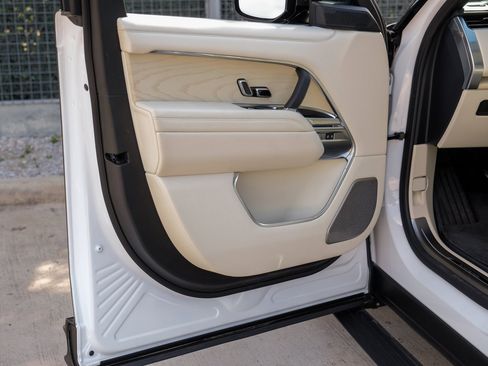 Used 2024 Land Rover Range Rover Autobiography image 38