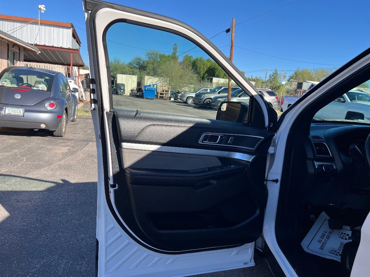 Used 2017 Ford Explorer XLT w/ Equipment Group 202A FWD image 28
