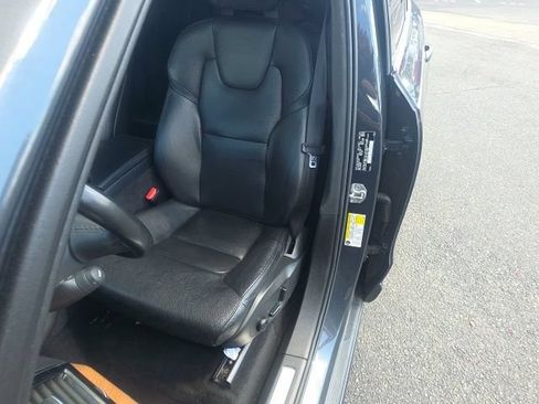 Used 2022 Volvo XC90 T6 Momentum w/ Advanced Package AWD/4WD image 3