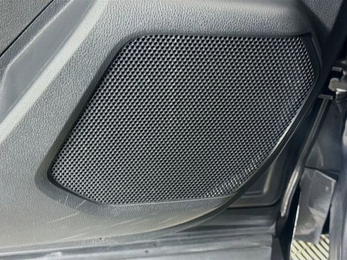 Used 2023 Toyota Highlander LE image 19