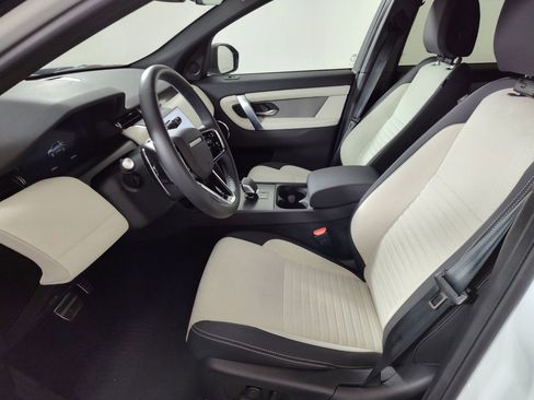 Certified 2025 Land Rover Discovery Sport Dynamic SE image 4