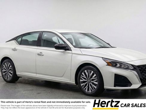 Used 2025 Nissan Altima 2.5 SV image 1