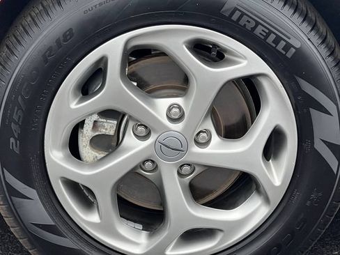 Used 2024 Chrysler Pacifica Limited w/ Trailer Tow Group FWD image 8