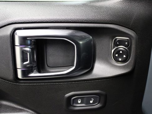 New 2025 Jeep Gladiator Sport image 12