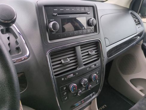 Used 2013 Dodge Grand Caravan SXT image 27