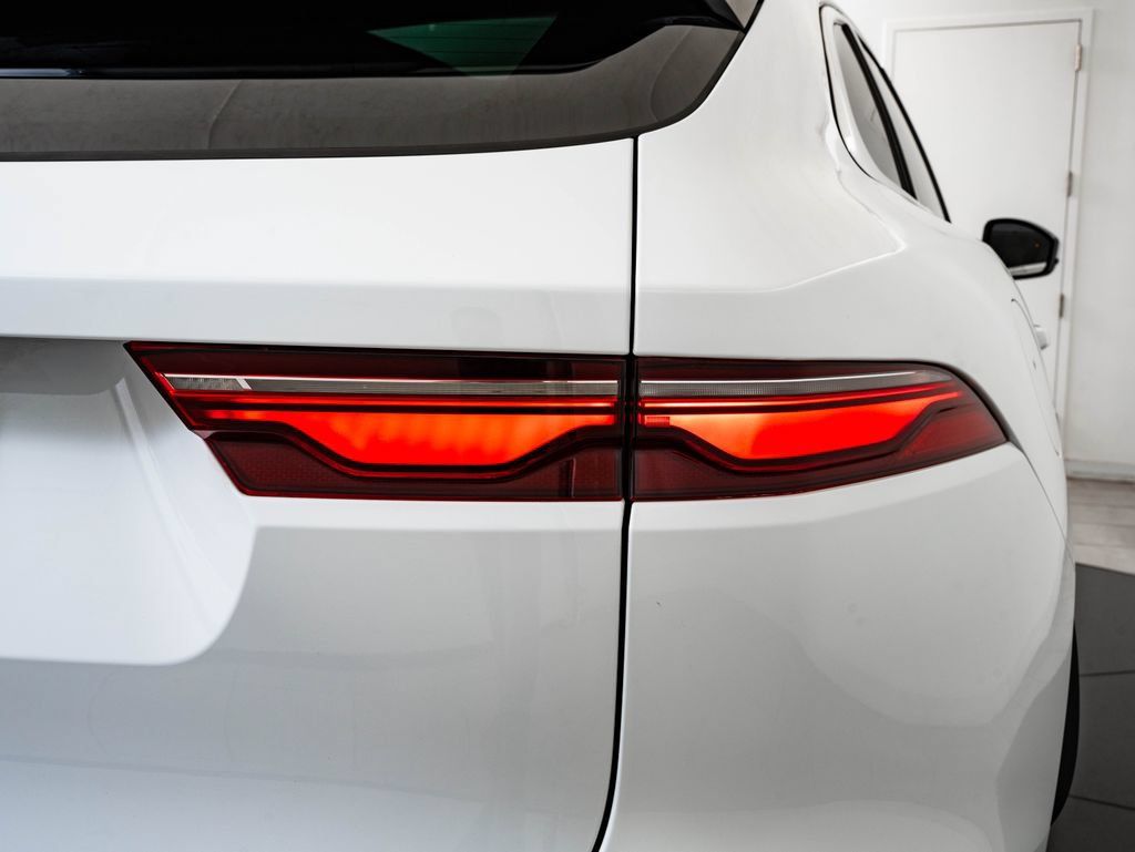 Used 2023 Jaguar F-PACE S AWD/4WD image 9