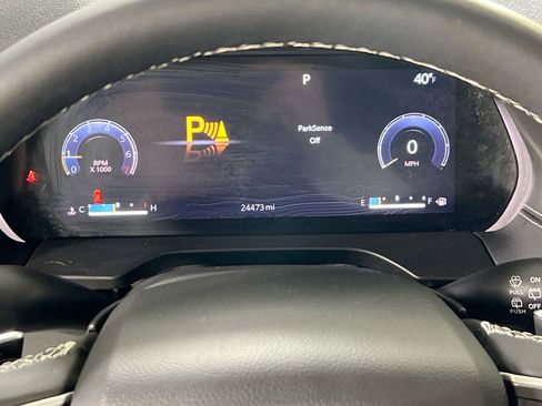 Used 2023 Jeep Grand Cherokee Altitude image 12