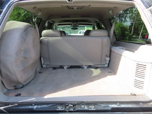 Used 1999 Chevrolet Suburban 2500 w/ Preferred Equipment Group 3 AWD/4WD image 45