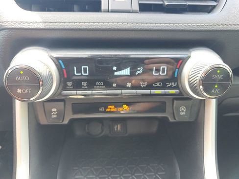 Used 2024 Toyota RAV4 XLE FWD image 27