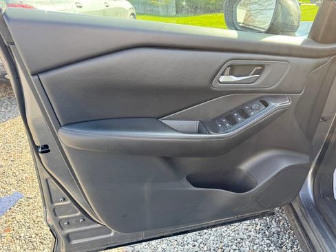 Used 2025 Nissan Rogue SV image 22