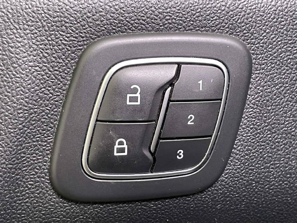 Used 2020 Ford Escape Titanium AWD/4WD image 30