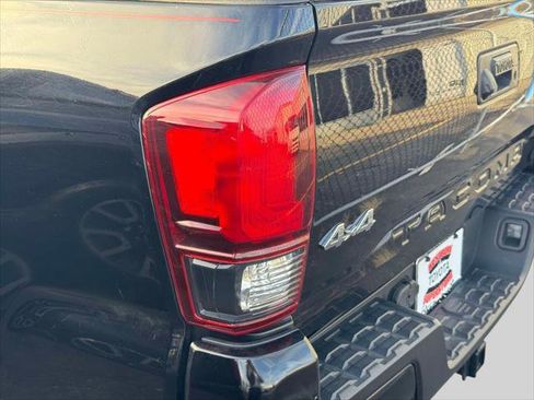 Certified 2022 Toyota Tacoma SR5 image 11