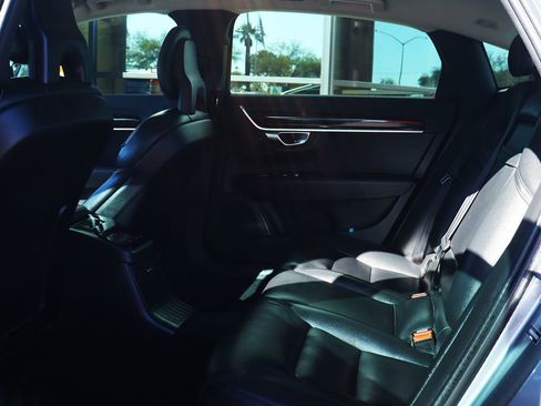 Used 2018 Volvo S90 T8 Momentum w/ Convenience Package image 32